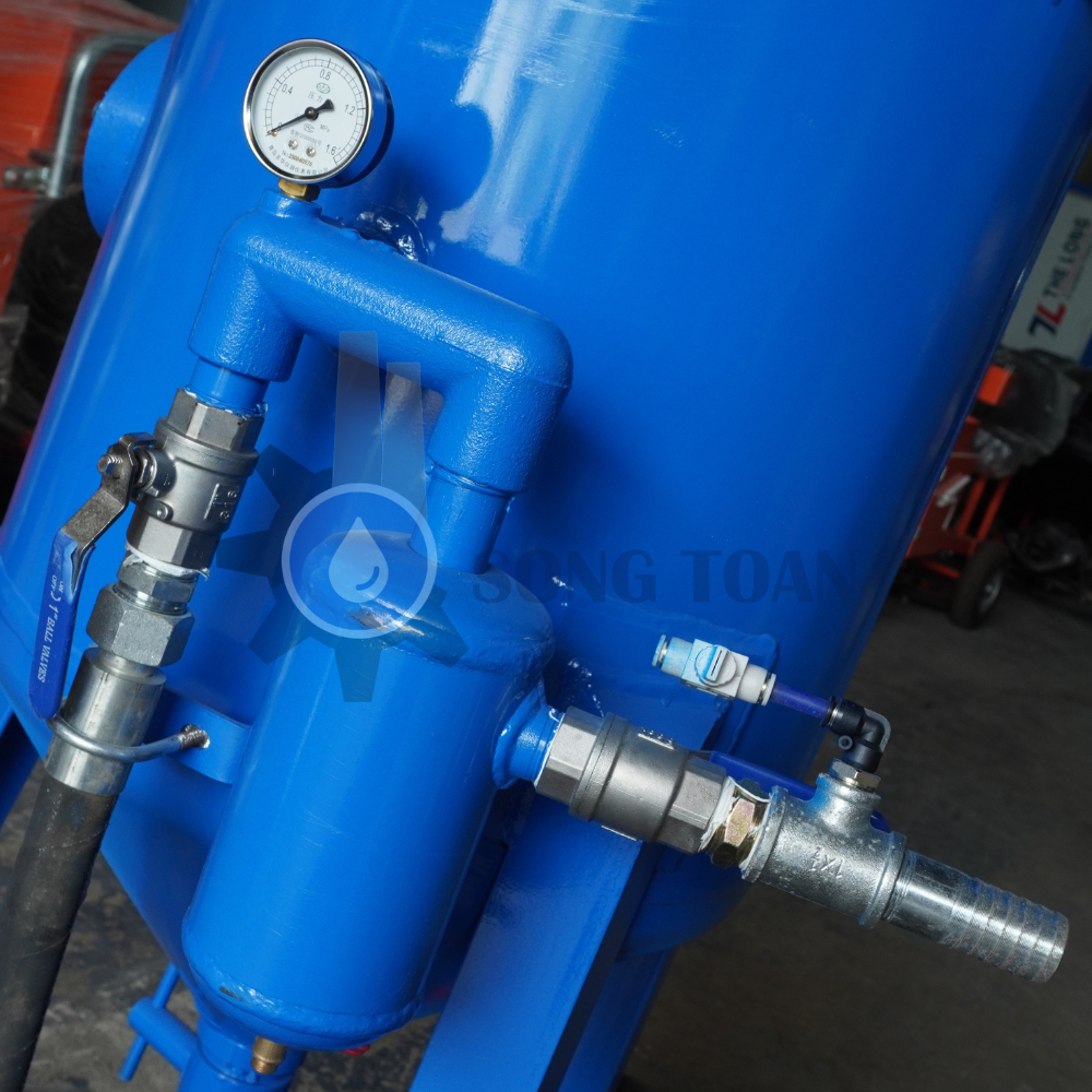 máy phun cát dạng cối 100 lít